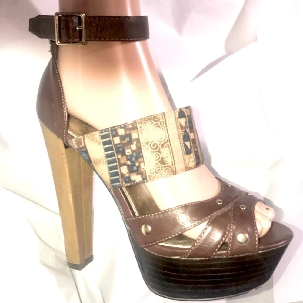 Bakers vintage Y2K 90s studded leather platform heels 7.5M